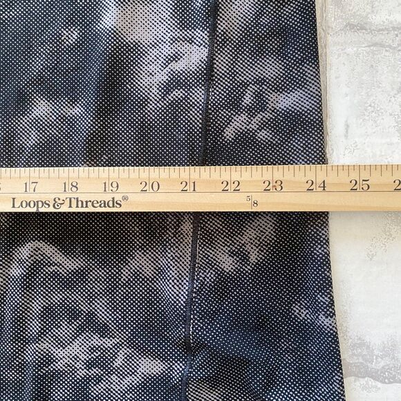 Athleta Black and Gray Ultimate Train Printed Short Sleeve Lightweight Tee Sz 1X - Picture 7 of 11